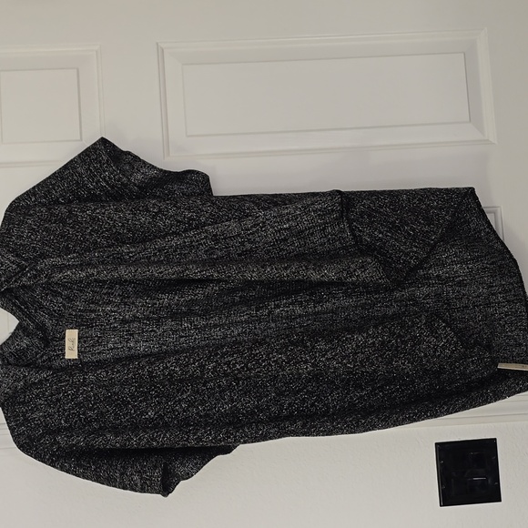 Riah Black and Gray Knit Sweater Nwt - Picture 2 of 5
